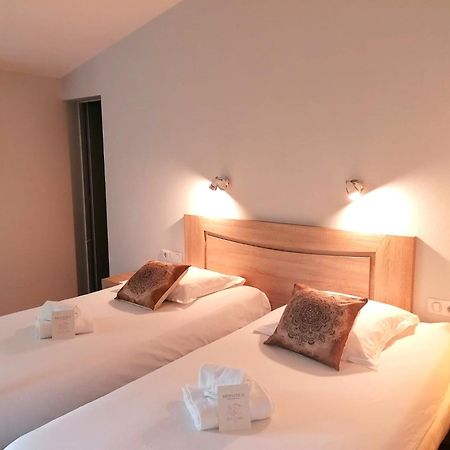 Hotel Platanes - Kb Hotel Group Etauliers Екстер'єр фото