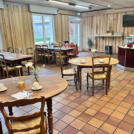Hotel Platanes - Kb Hotel Group Etauliers Екстер'єр фото