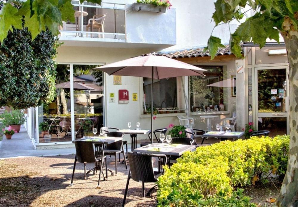 Hotel Platanes - Kb Hotel Group Etauliers Екстер'єр фото