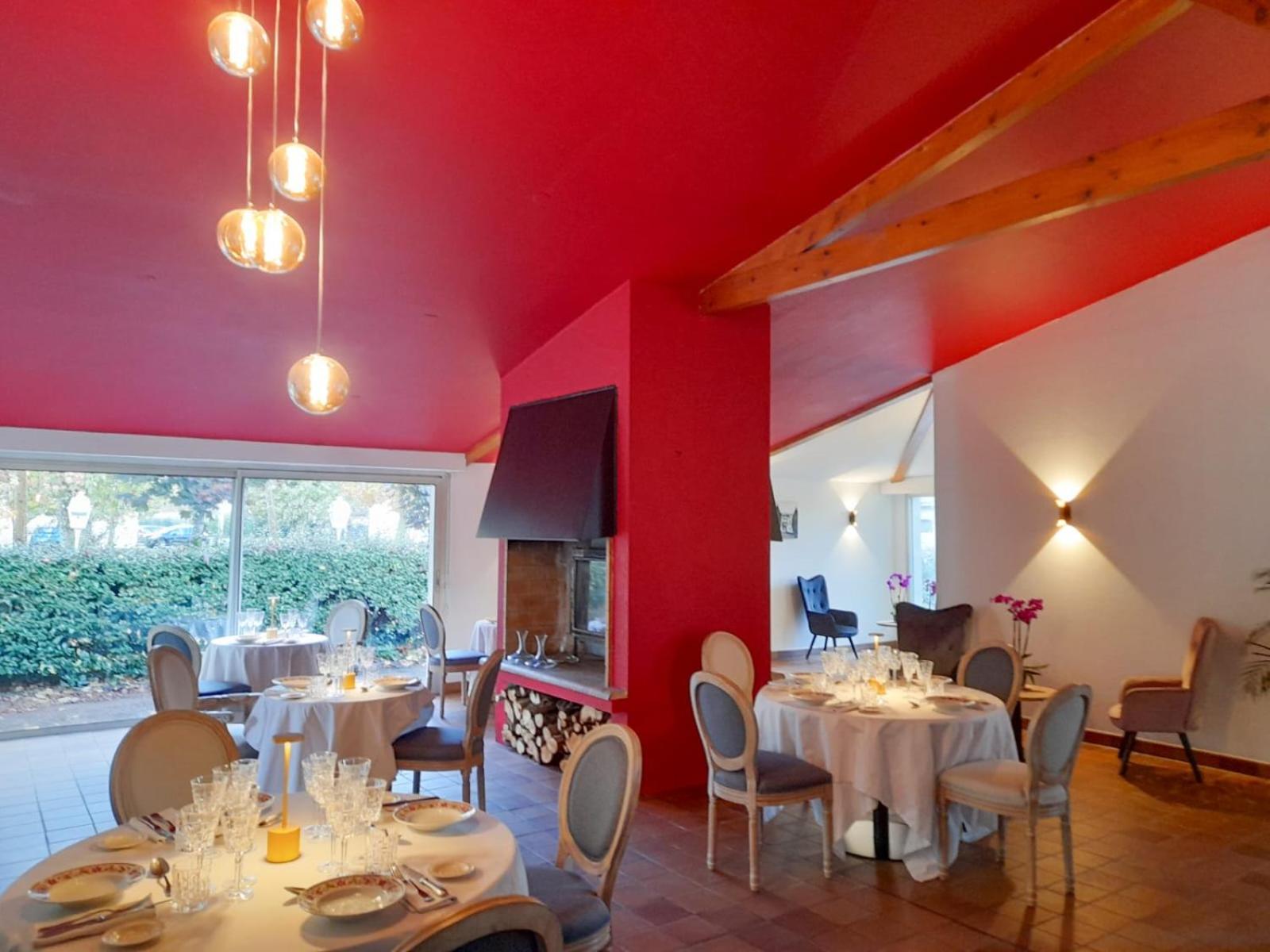 Hotel Platanes - Kb Hotel Group Etauliers Екстер'єр фото