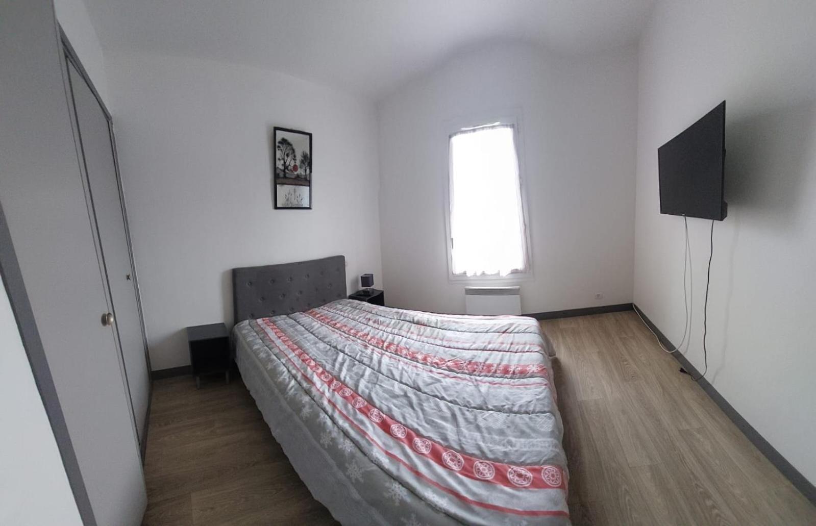 Hotel Platanes - Kb Hotel Group Etauliers Екстер'єр фото