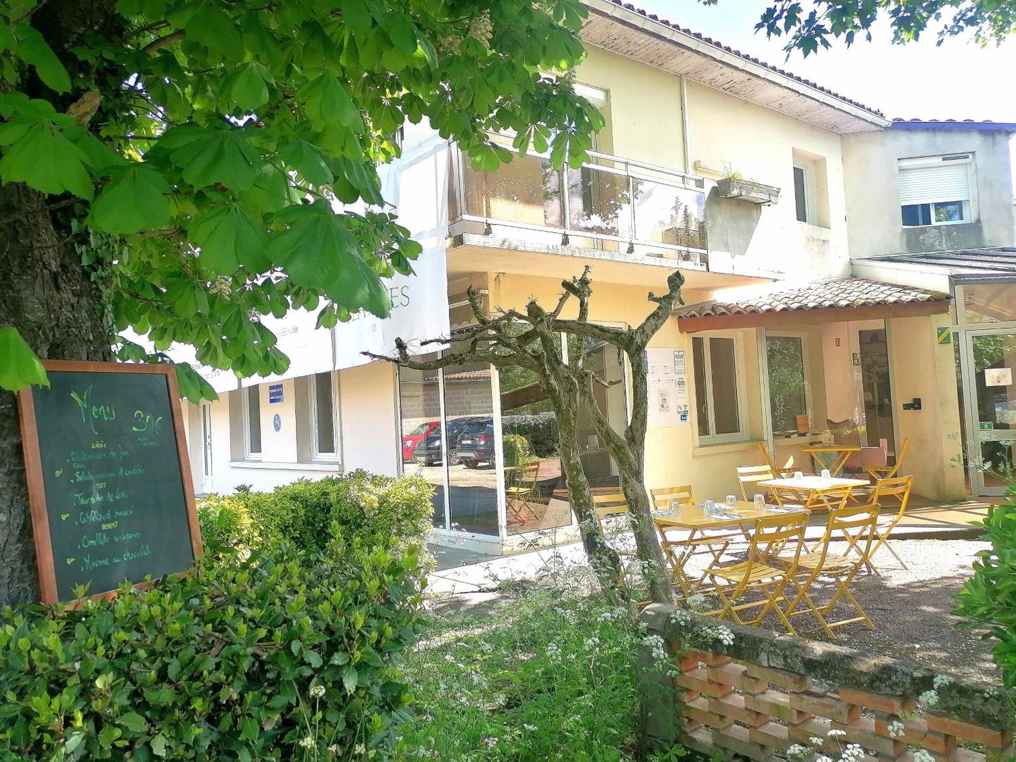 Hotel Platanes - Kb Hotel Group Etauliers Екстер'єр фото