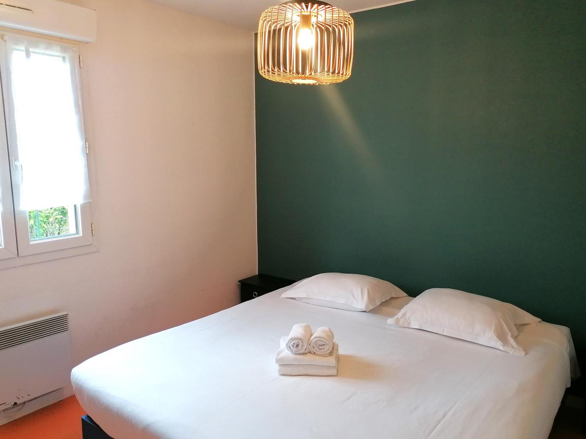 Hotel Platanes - Kb Hotel Group Etauliers Екстер'єр фото