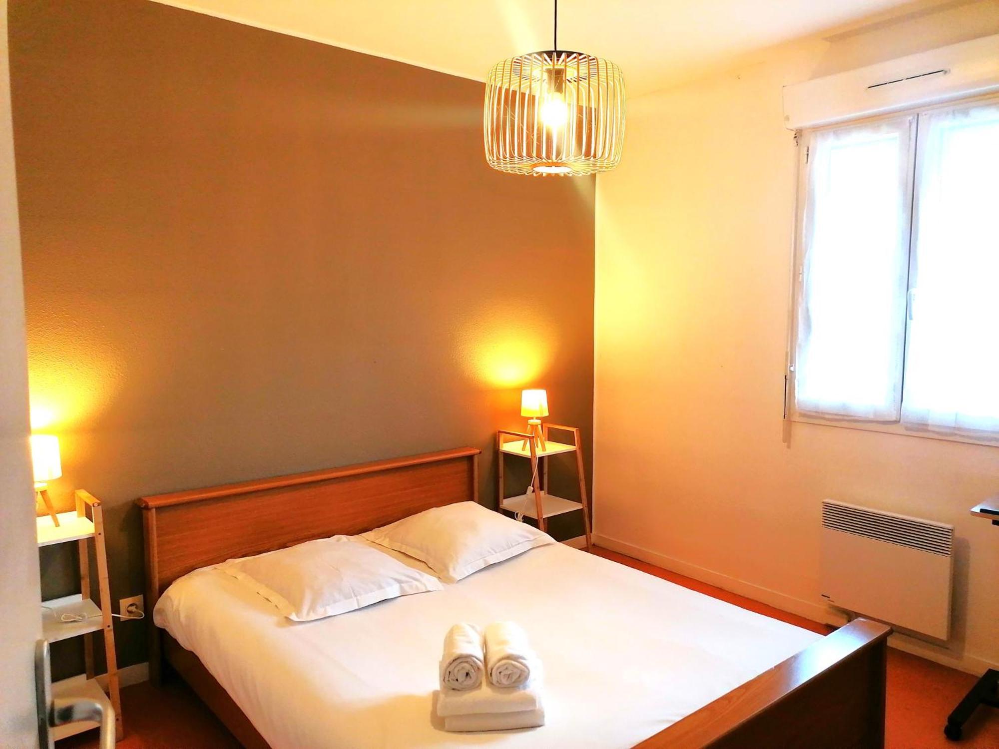 Hotel Platanes - Kb Hotel Group Etauliers Екстер'єр фото