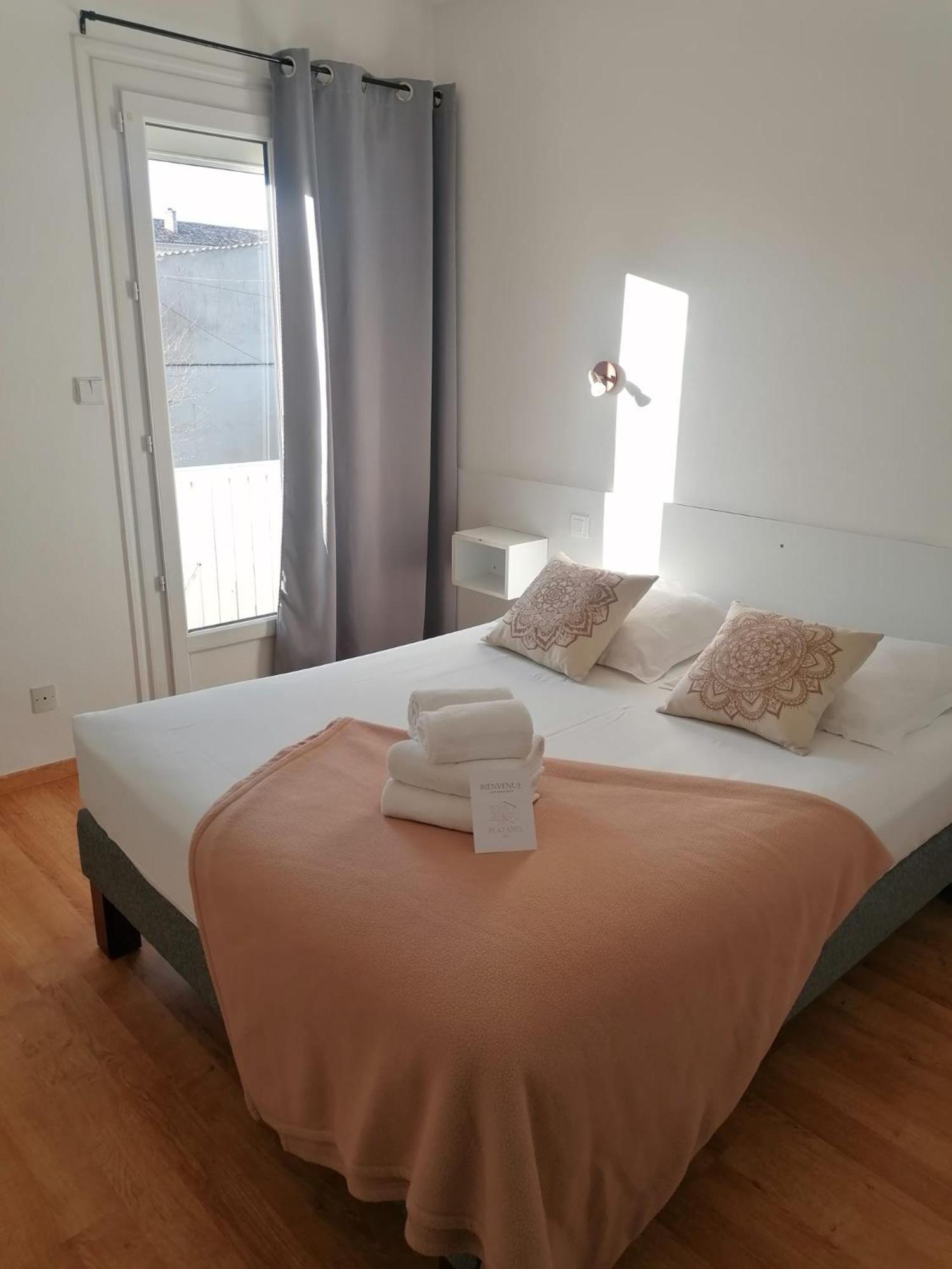 Hotel Platanes - Kb Hotel Group Etauliers Екстер'єр фото