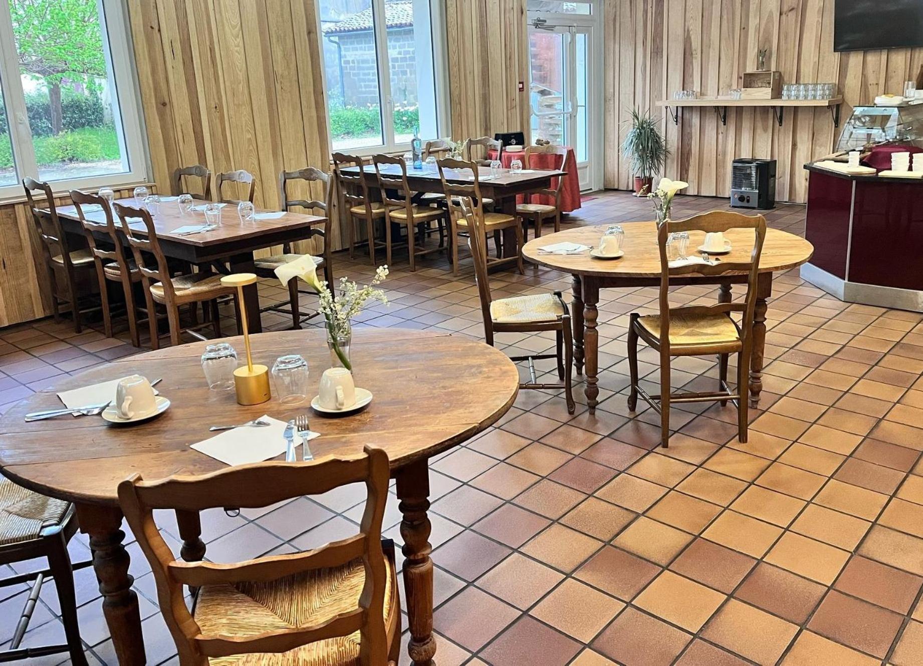 Hotel Platanes - Kb Hotel Group Etauliers Екстер'єр фото
